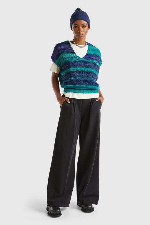 https://img.benettonmall.com/PARTS/KB/24F/1060D401W8P8_MB_D2.jpg