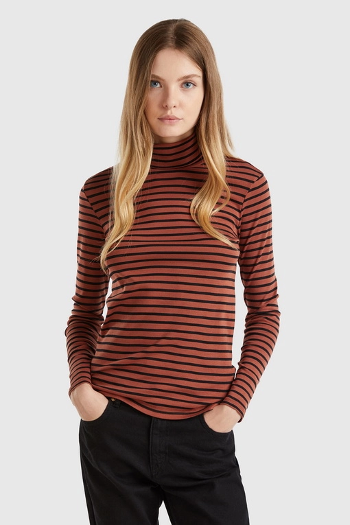 https://img.benettonmall.com/PARTS/KB/24F/30YSE222585V_MB.jpg
