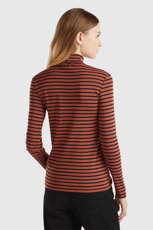 https://img.benettonmall.com/PARTS/KB/24F/30YSE222585V_MB_D1.jpg