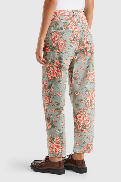 https://img.benettonmall.com/PARTS/KB/24F/40B3DE027901_MB_D1.jpg