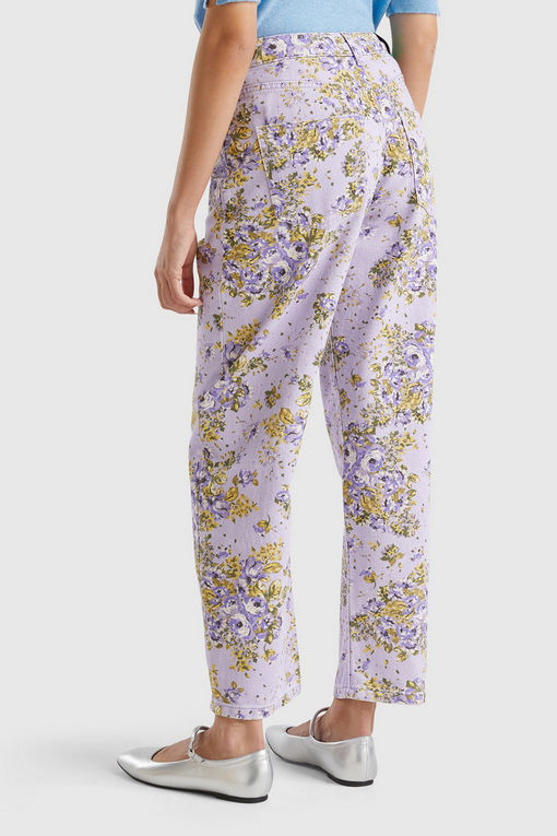 https://img.benettonmall.com/PARTS/KB/24F/40B3DE027902_MB_D1.jpg