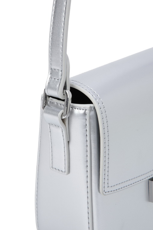 https://img.benettonmall.com/PARTS/KB/24F/6WYYDY05K900_MB_D4.jpg