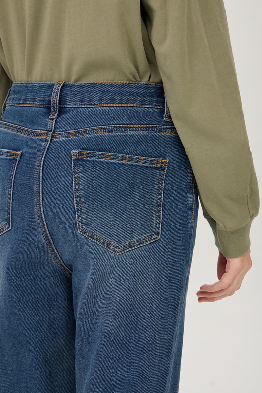 https://img.benettonmall.com/PARTS/KB/24F/BADP55461IN_MB_D4.jpg