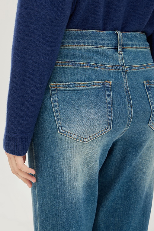 https://img.benettonmall.com/PARTS/KB/24F/BADP57461IN_MB_D4.jpg