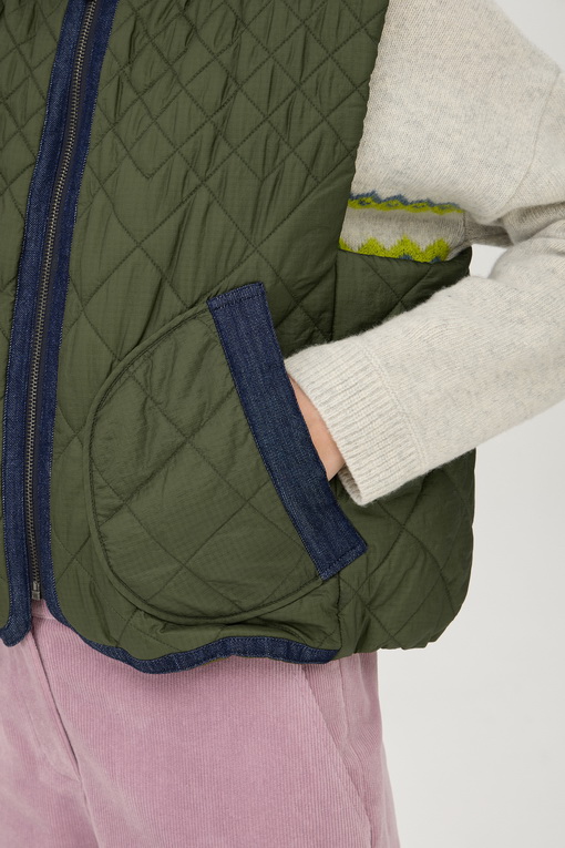 https://img.benettonmall.com/PARTS/KB/24F/BAJP67461KA_MB_D4.jpg