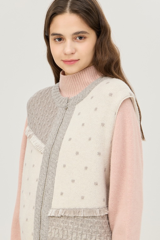 https://img.benettonmall.com/PARTS/KB/24F/BAKV52461IV_MB_D2.jpg
