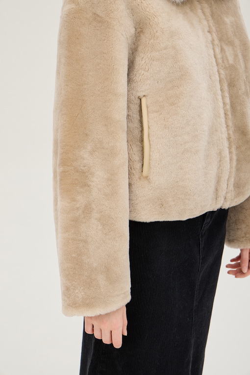 https://img.benettonmall.com/PARTS/KB/24F/BALE50461BE_MB_D4.jpg