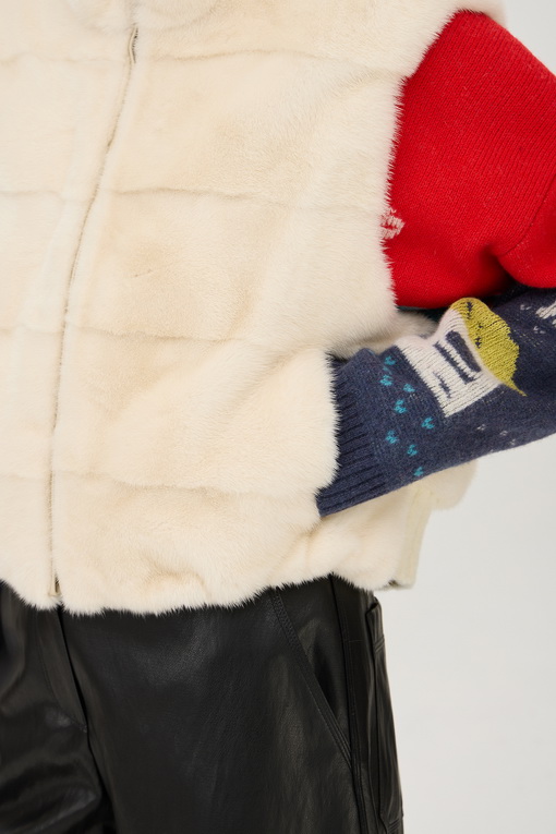 https://img.benettonmall.com/PARTS/KB/24F/BALE52461IV_MB_D4.jpg