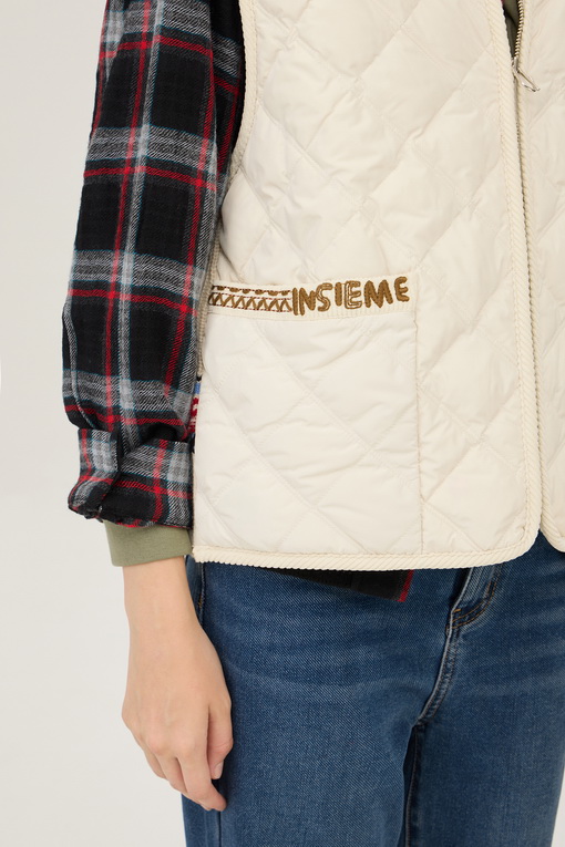 https://img.benettonmall.com/PARTS/KB/24F/BAPD64461IV_MB_D4.jpg