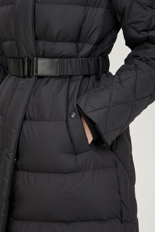 https://img.benettonmall.com/PARTS/KB/24F/BAPDG4461BK_MB_D4.jpg