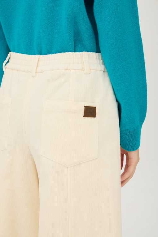 https://img.benettonmall.com/PARTS/KB/24F/BAPT53461IV_MB_D4.jpg