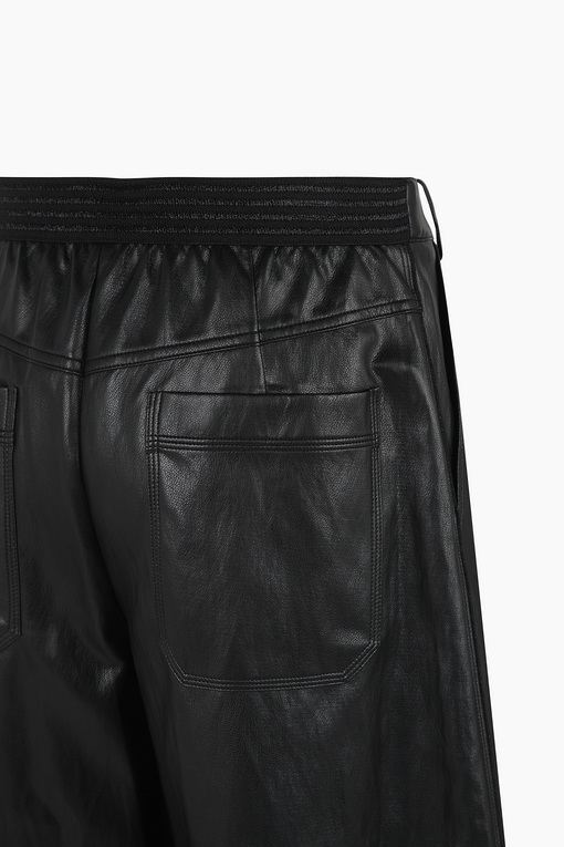 https://img.benettonmall.com/PARTS/KB/24F/BAPT56461BK_MB_D13.jpg