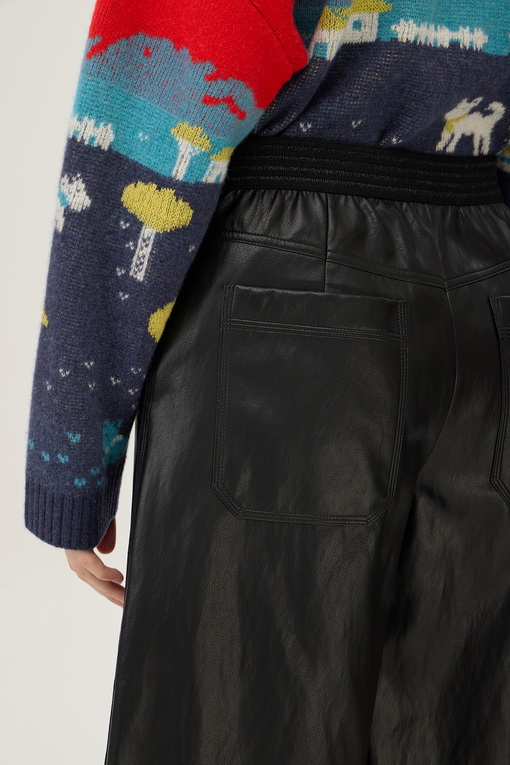 https://img.benettonmall.com/PARTS/KB/24F/BAPT56461BK_MB_D4.jpg