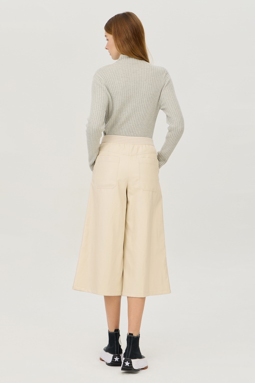 https://img.benettonmall.com/PARTS/KB/24F/BAPT56461IV_MB_D1.jpg
