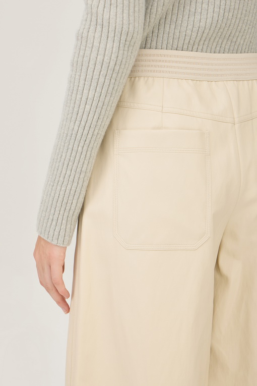 https://img.benettonmall.com/PARTS/KB/24F/BAPT56461IV_MB_D4.jpg