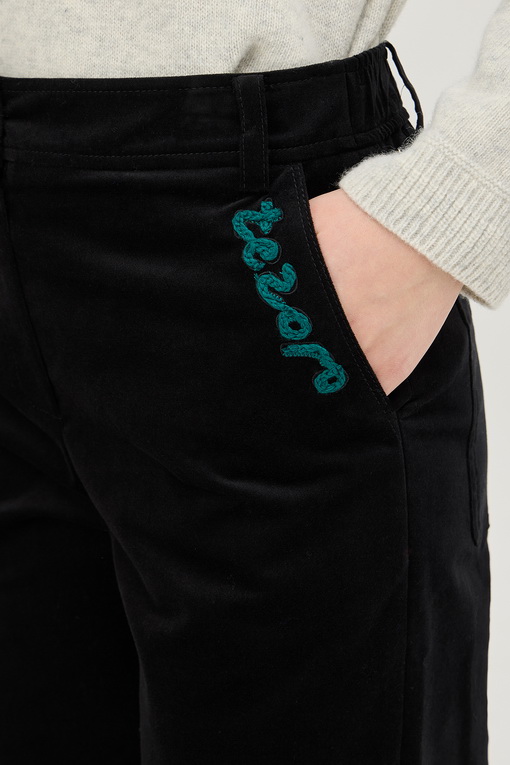 https://img.benettonmall.com/PARTS/KB/24F/BAPT58461BK_MB_D3.jpg