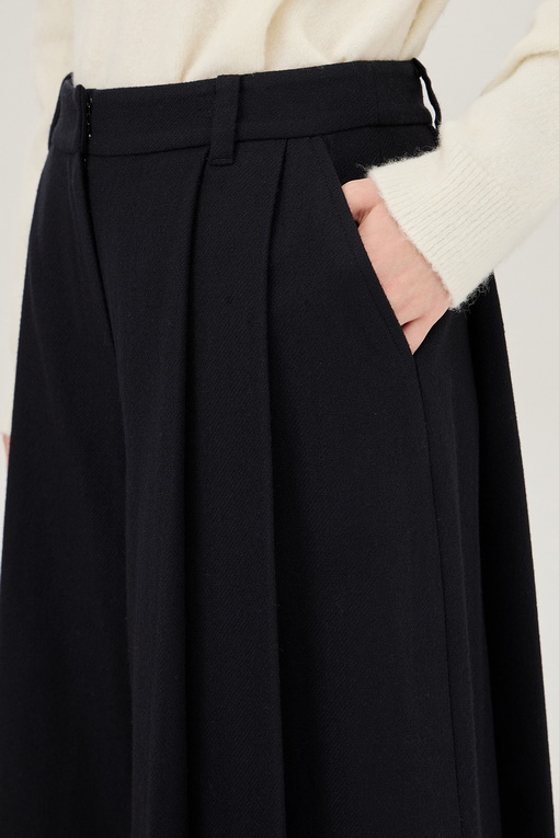 https://img.benettonmall.com/PARTS/KB/24F/BAPT66461DN_MB_D3.jpg