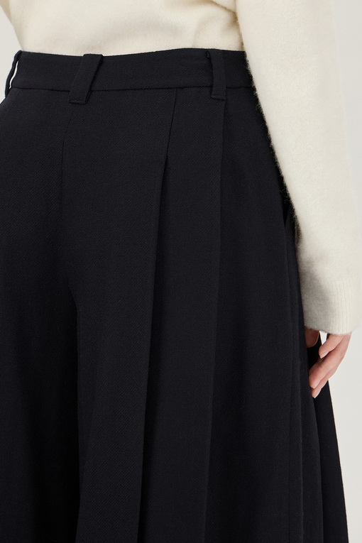 https://img.benettonmall.com/PARTS/KB/24F/BAPT66461DN_MB_D4.jpg