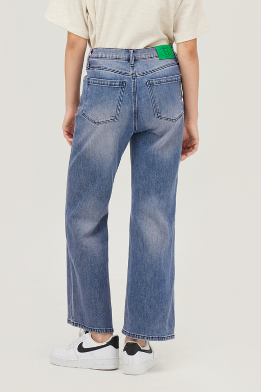 https://img.benettonmall.com/PARTS/KB/25F/BADP06541IN_MB_D1.jpg