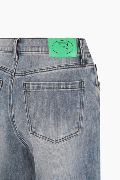 https://img.benettonmall.com/PARTS/KB/25F/BADP06541IN_MB_D13.jpg