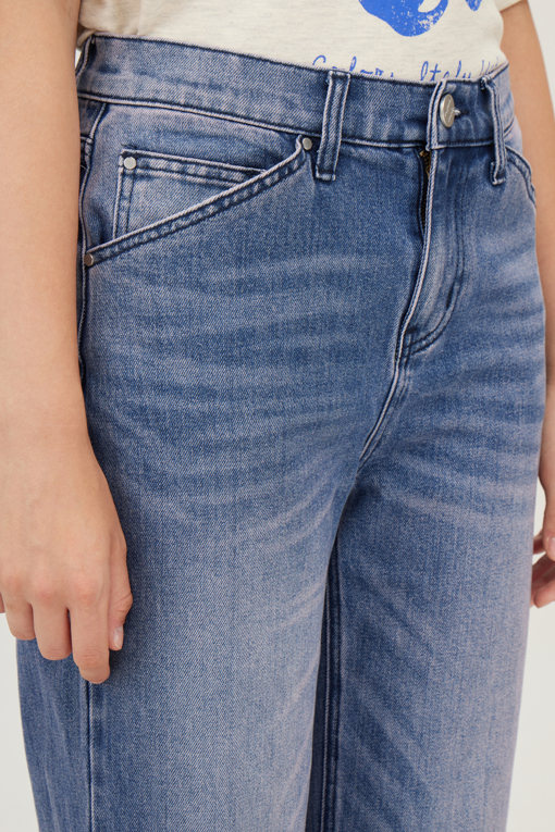 https://img.benettonmall.com/PARTS/KB/25F/BADP06541IN_MB_D3.jpg