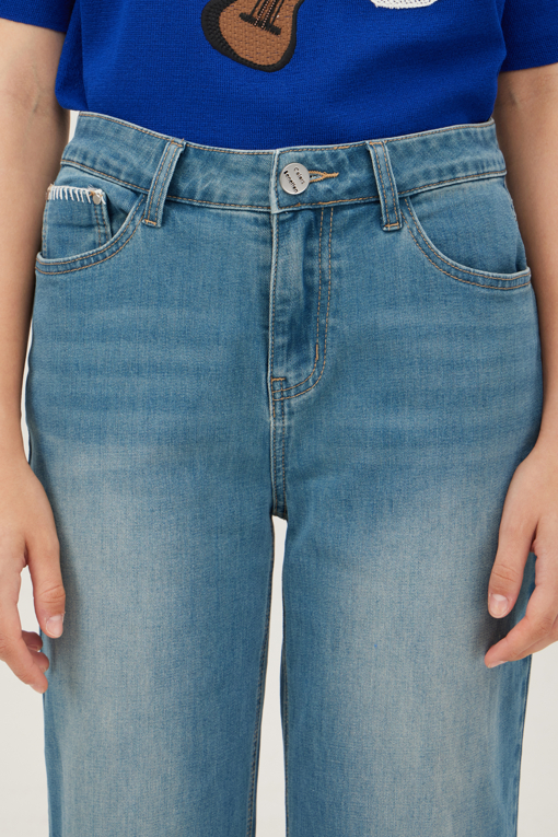 https://img.benettonmall.com/PARTS/KB/25F/BADP07541IN_MB_D2.jpg