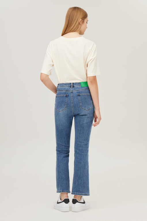 https://img.benettonmall.com/PARTS/KB/25F/BADP10541IN_MB_D1.jpg