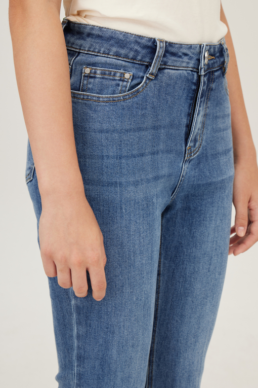 https://img.benettonmall.com/PARTS/KB/25F/BADP10541IN_MB_D3.jpg