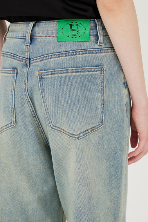 https://img.benettonmall.com/PARTS/KB/25F/BADP11541IN_MB_D4.jpg