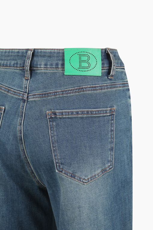 https://img.benettonmall.com/PARTS/KB/25F/BADP14541IN_MB_D13.jpg