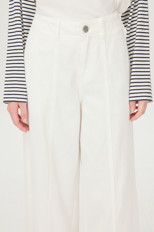 https://img.benettonmall.com/PARTS/KB/25F/BADP20541WH_MB_D2.jpg
