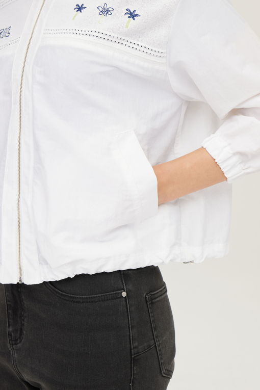 https://img.benettonmall.com/PARTS/KB/25F/BAJP01541WH_MB_D4.jpg