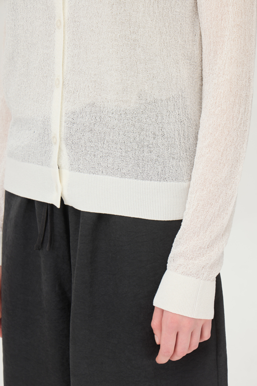 https://img.benettonmall.com/PARTS/KB/25F/BAKCE4541WH_MB_D4.jpg