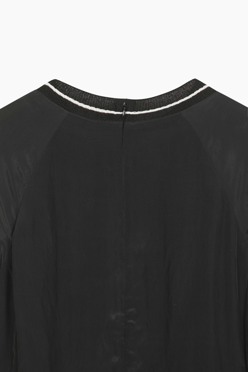 https://img.benettonmall.com/PARTS/KB/25F/BAOP11541BK_MB_D3.jpg