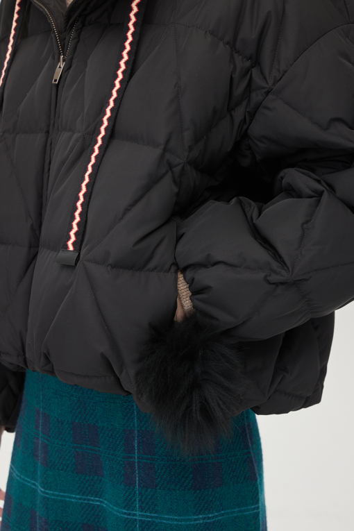 https://img.benettonmall.com/PARTS/KB/25F/BAPDG1561BK_MB_D4.jpg