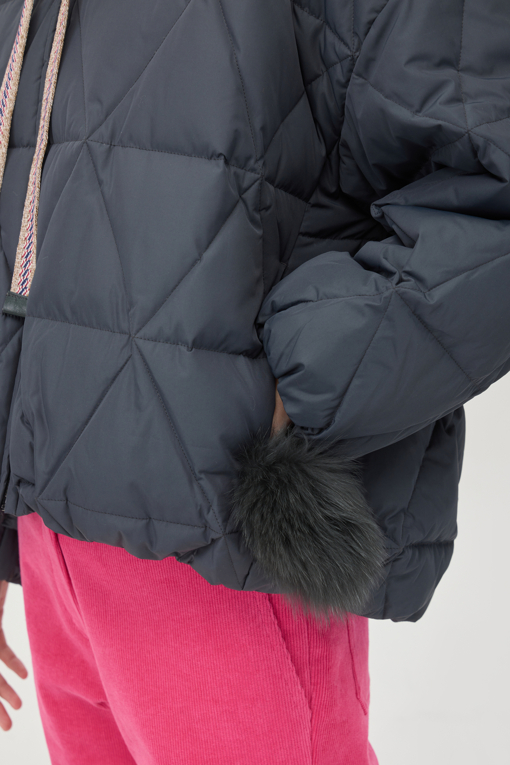 https://img.benettonmall.com/PARTS/KB/25F/BAPDG1561DG_MB_D4.jpg