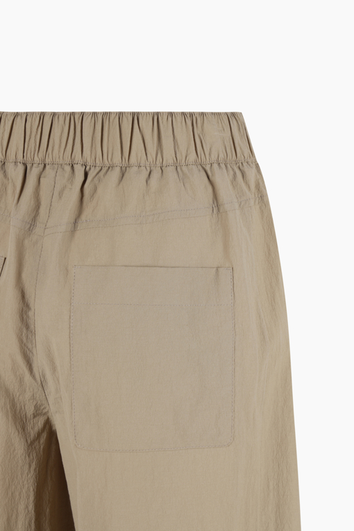 https://img.benettonmall.com/PARTS/KB/25F/BAPT01541BG_MB_D13.jpg