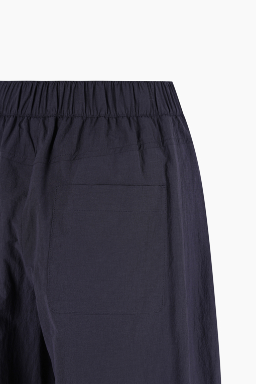 https://img.benettonmall.com/PARTS/KB/25F/BAPT01541NY_MB_D13.jpg