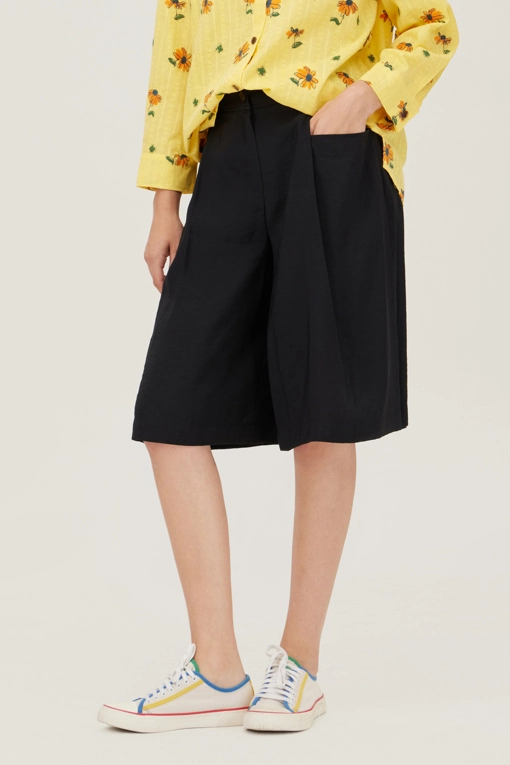 https://img.benettonmall.com/PARTS/KB/25F/BAPT02541BK_MB.jpg