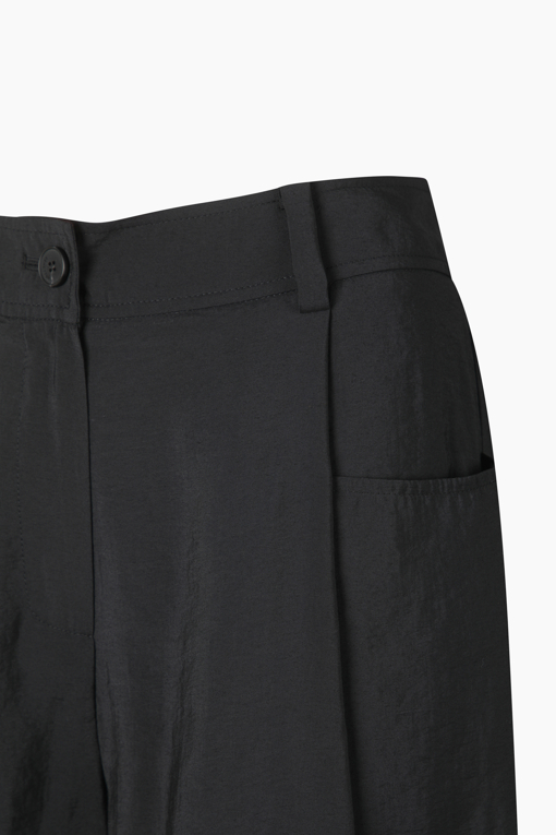 https://img.benettonmall.com/PARTS/KB/25F/BAPT02541BK_MB_D12.jpg