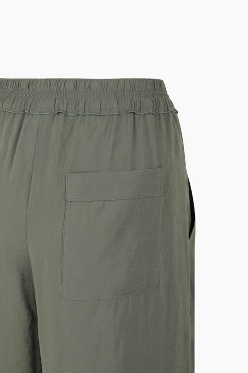 https://img.benettonmall.com/PARTS/KB/25F/BAPT03541KA_MB_D13.jpg