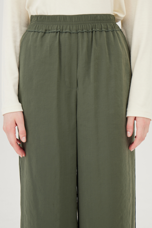 https://img.benettonmall.com/PARTS/KB/25F/BAPT03541KA_MB_D2.jpg