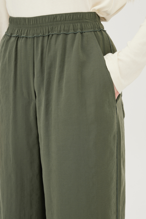 https://img.benettonmall.com/PARTS/KB/25F/BAPT03541KA_MB_D3.jpg