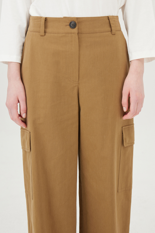 https://img.benettonmall.com/PARTS/KB/25F/BAPT05541CA_MB_D2.jpg