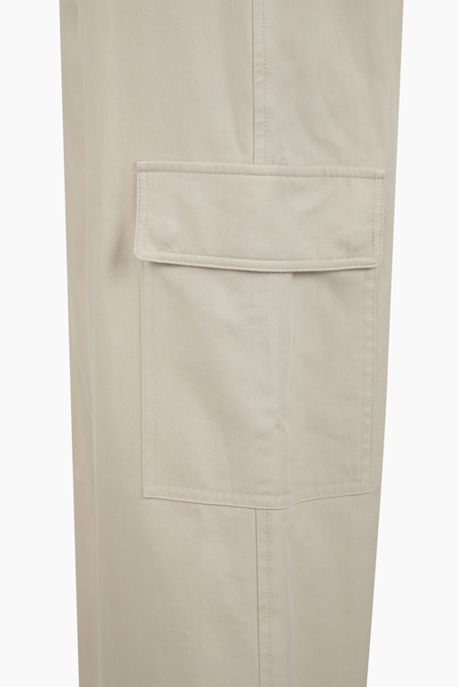 https://img.benettonmall.com/PARTS/KB/25F/BAPT05541CR_MB_D12.jpg