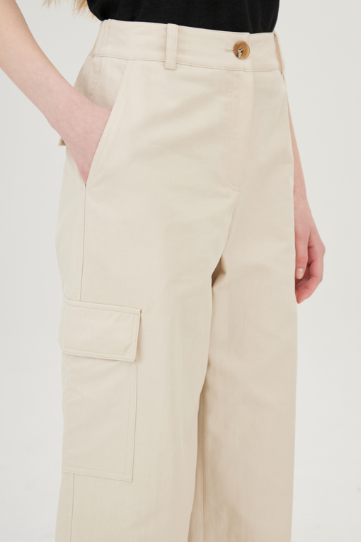 https://img.benettonmall.com/PARTS/KB/25F/BAPT05541CR_MB_D3.jpg