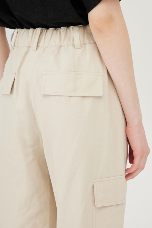 https://img.benettonmall.com/PARTS/KB/25F/BAPT05541CR_MB_D4.jpg