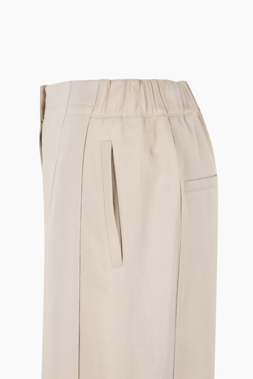 https://img.benettonmall.com/PARTS/KB/25F/BAPT08541BE_MB_D2.jpg