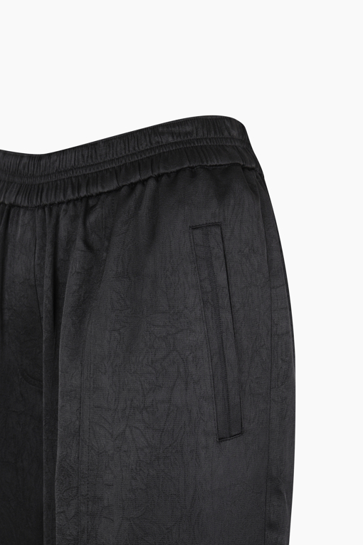 https://img.benettonmall.com/PARTS/KB/25F/BAPT09541BK_MB_D12.jpg