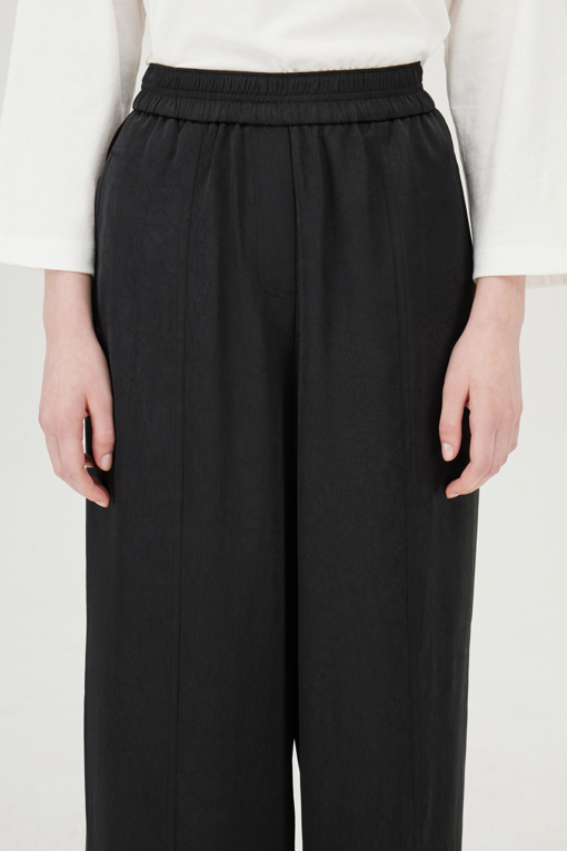https://img.benettonmall.com/PARTS/KB/25F/BAPT09541BK_MB_D2.jpg